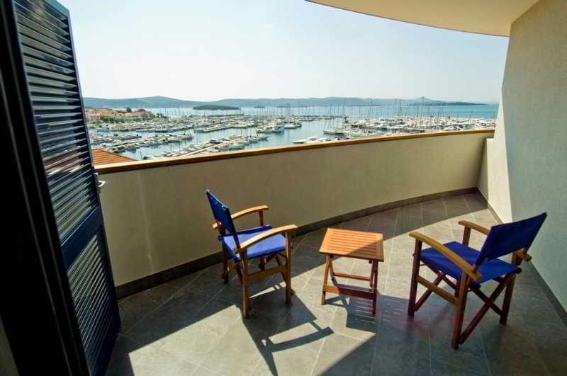 Hotel In Biograd Na Moru Extérieur photo